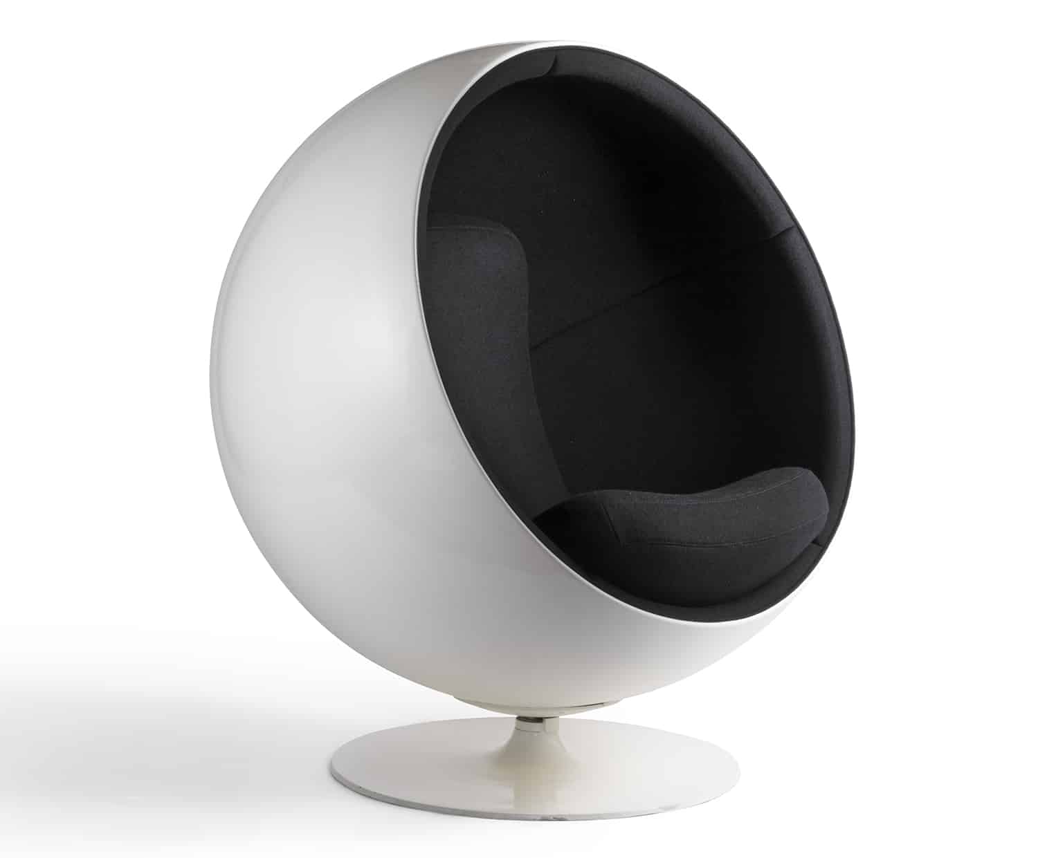 Eero Aarnio @ Vandalorum 3/6–8/10 2017 - ScandinavianDesign.com