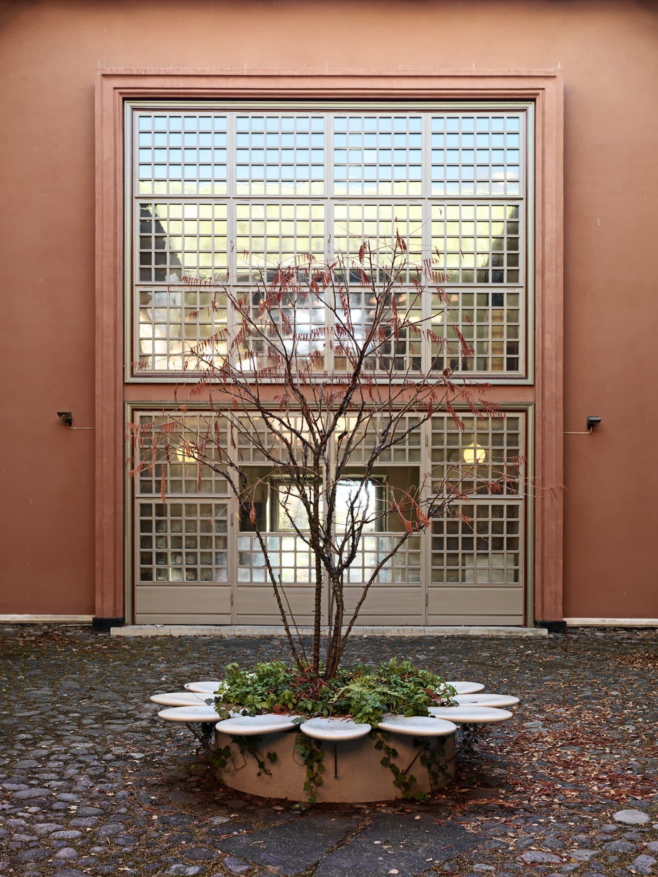 Åke Axelsson furnishes Värmland Museum