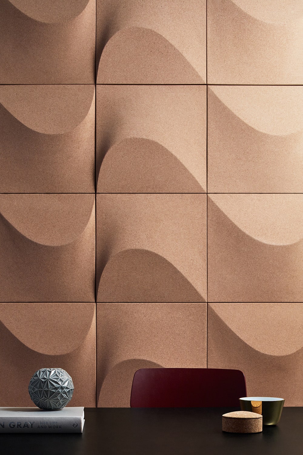 Internationally acclaimed designer creates a wall panel made of cork for Abstracta