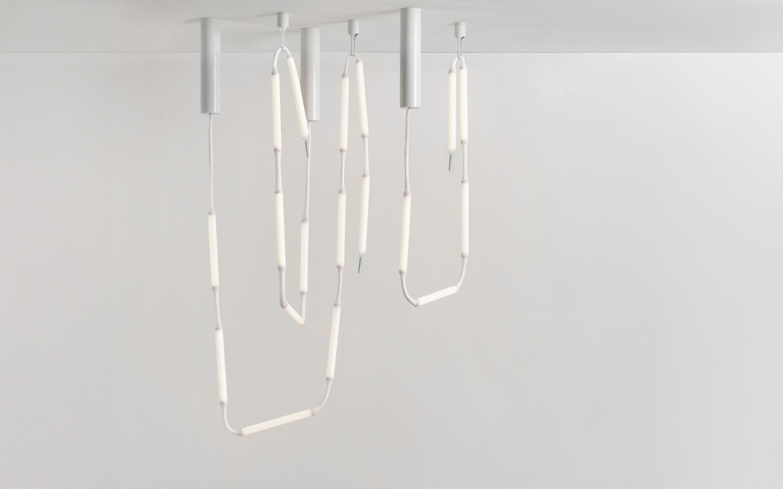 Side profile of Normann Copenhagen's Reb Lamp showing the linear arrangement of light modules designed by Verena Hennig of AKTTEM.