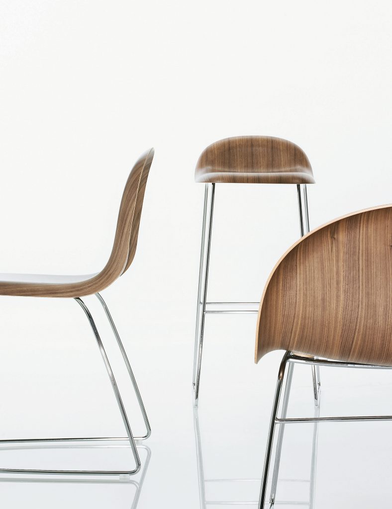 The GUBI chair is the very first industrial product based on an innovative technique of moulding 3D veneer