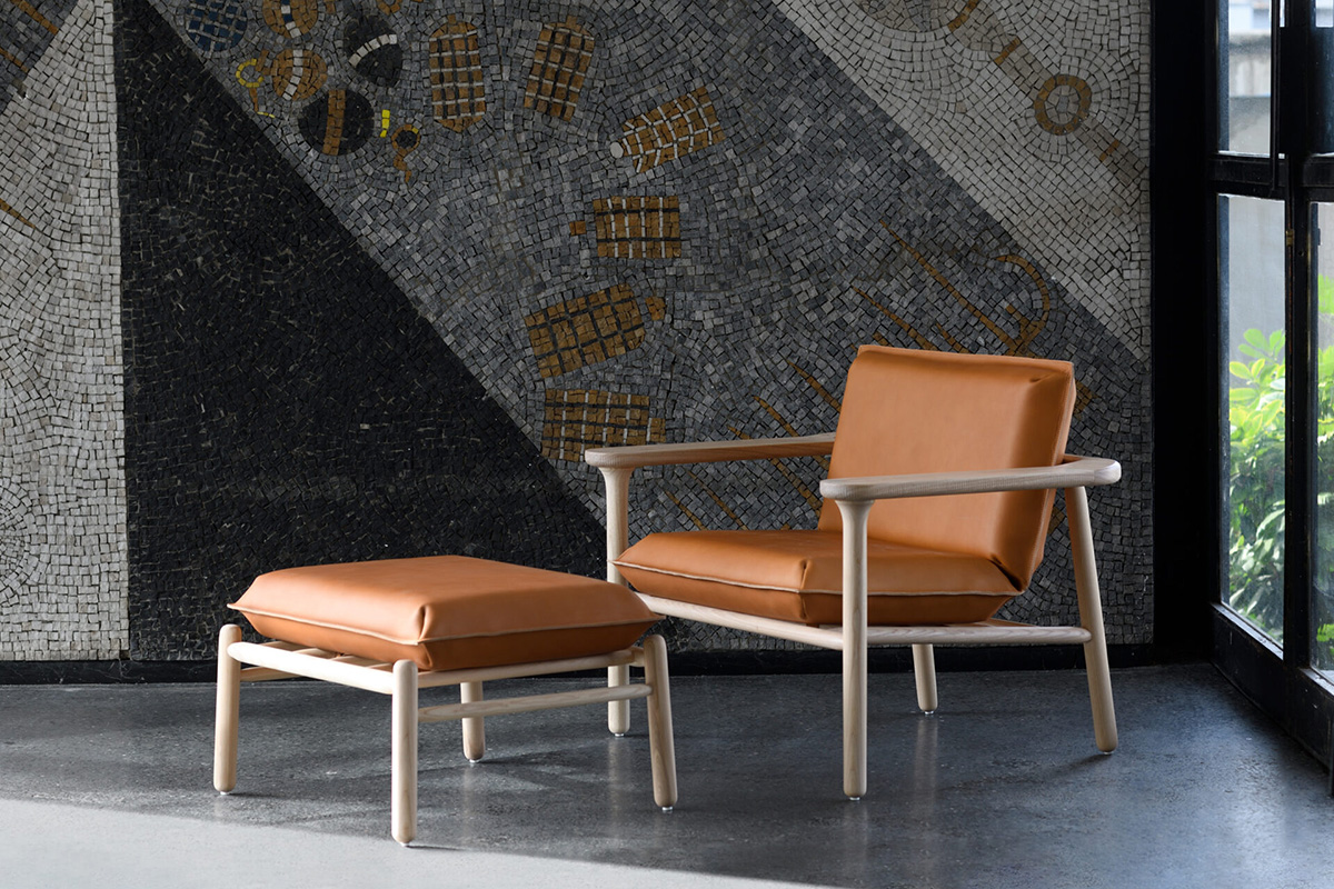 Igman lounge chair ottoman set Harri Koskinen Zanat solid wood vegetable tanned leather Finnish Bosnian design fusion