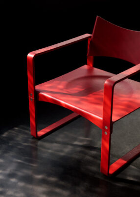 Close-up detail of Series 270 F bent plywood frame construction showing FSC-certified birch wood grain texture
